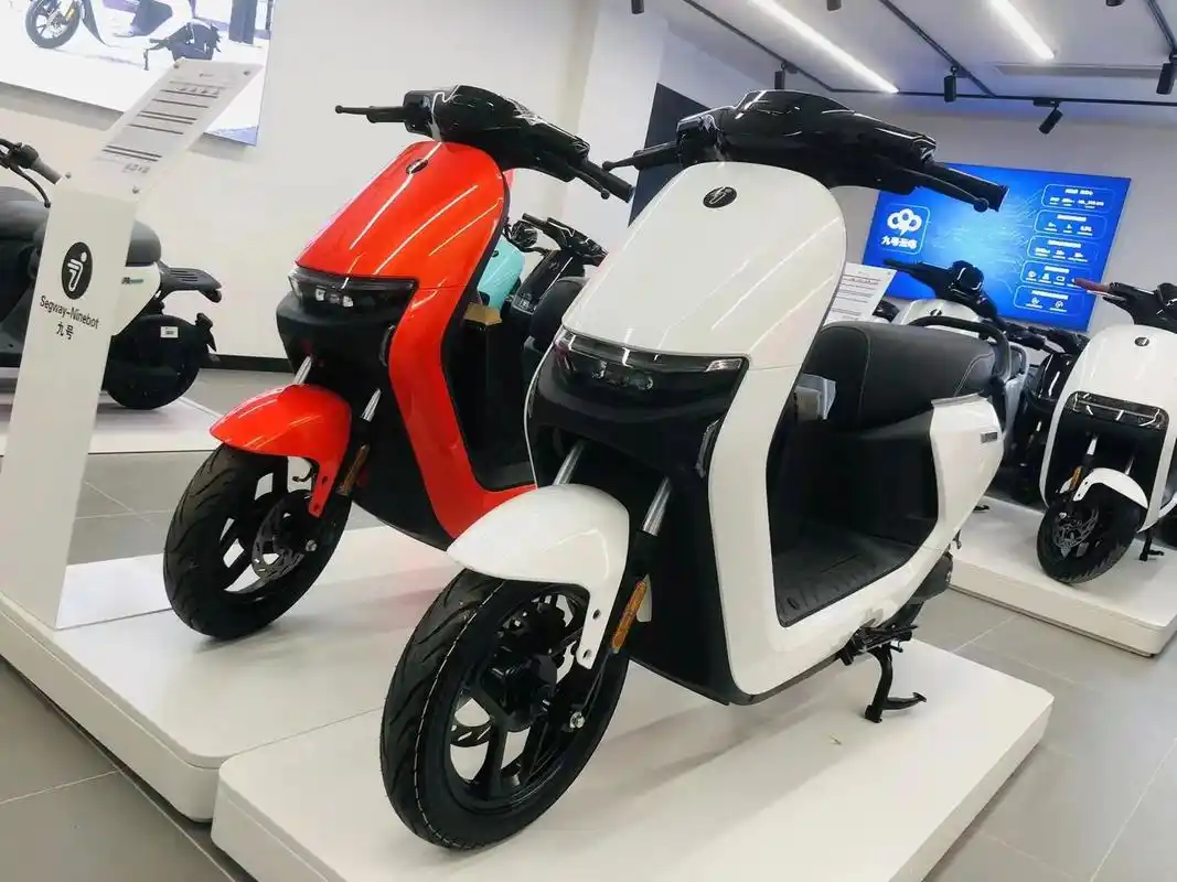 电动车,搭载先进智能生态系统,4种智能无钥匙启动,边撑放下自动断电锁