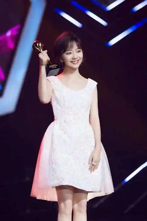 谭松韵原名(谭松韵原名字)