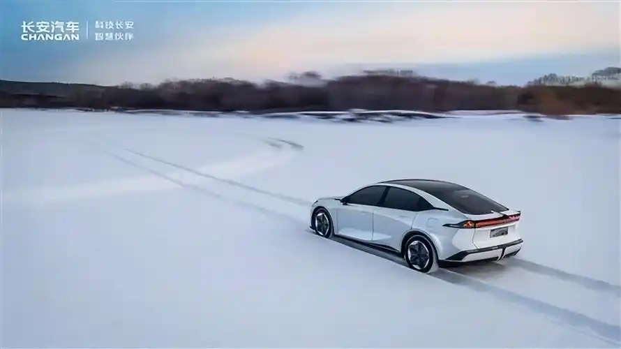 中国首款氢燃料电池车发布 长安深蓝c385 3分钟补能700km_凤凰网汽车