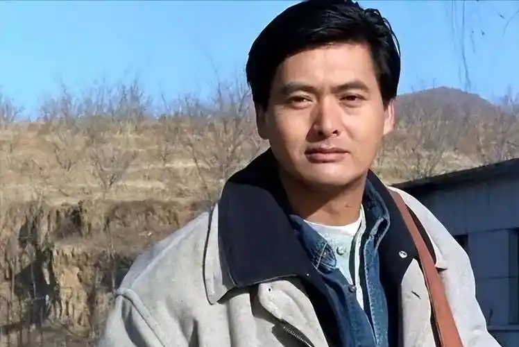 周润发:我一生不要孩子,不与成龙周星驰合作,死后捐出所有财产_陈荟莲