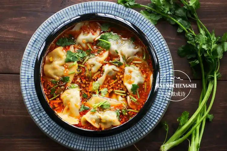 我家冬天就爱吃酸汤水饺,记住调味料比例,酸辣可口,吃了不怕冷
