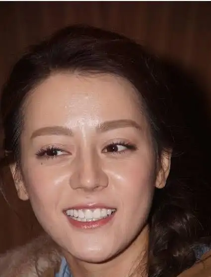 迪丽热巴素颜又被拍!