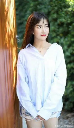 约会女孩要穿白色衬衫配短裤,让你的他怦然心动