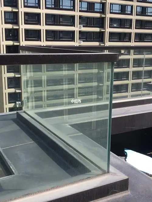 室外阳台天台玻璃护栏也很漂亮