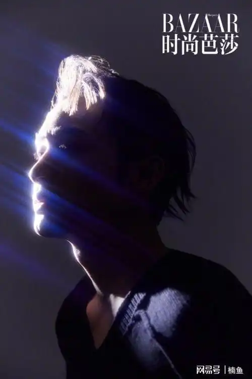 张彬彬治愈系大片来袭精致轮廓帅气十足侧颜也太绝了