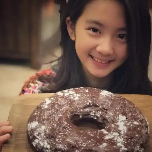 黄磊女儿多多穿衣成熟酷似关晓彤?网友:也是非常会穿!