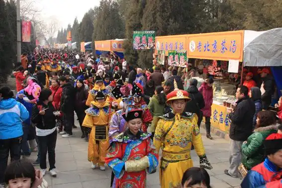 圆明园皇家庙会免费送乾隆御笔福字