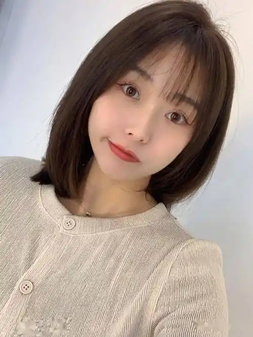 2021流行"春风初恋锁骨发"_发型