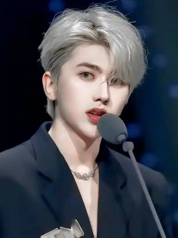 蔡徐坤照片高清大图 - 抖音