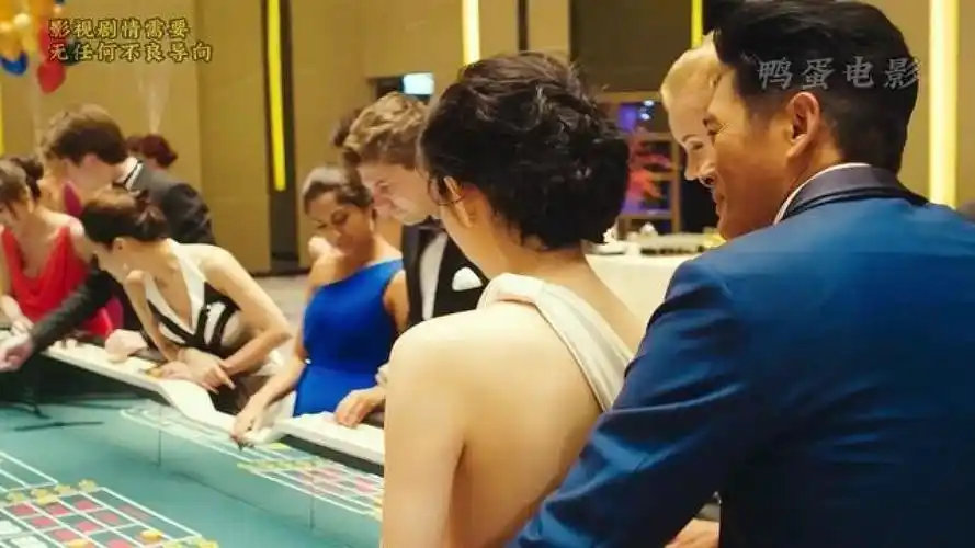 第四集:这么多大佬捧着,怎么就捧不红呢. #澳门风云 #周润发 #景甜