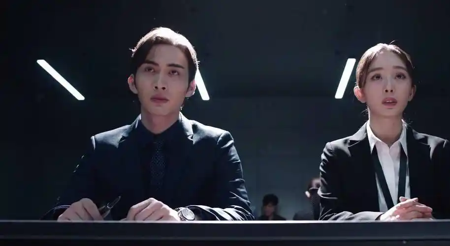 《暴风眼》收官,结局仓促,反派突然降智,细节硬伤贯穿始终_杜猛之