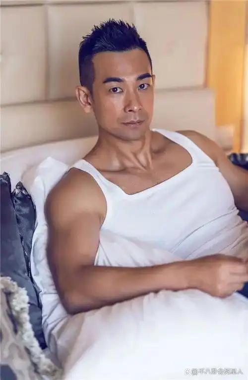 今年50岁的十位男星,樊少皇依旧是壮汉,徐峥越来越胖