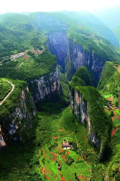 天坑最美的风景在地下画廊中国国家地理网