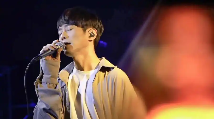 张栋梁张公子音乐会的帅照