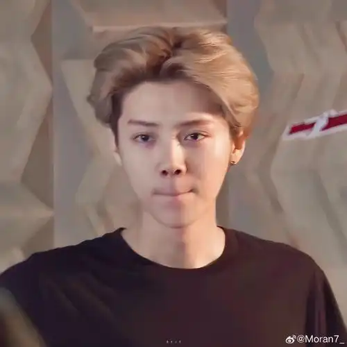 歌手鹿晗##鹿晗可爱国国王