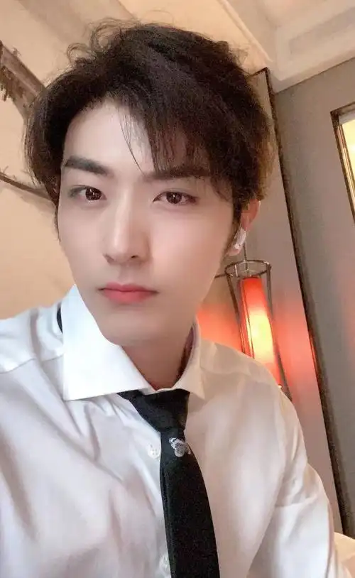 刘宇宁直播读错徐开骋名字自嘲没文化徐开骋安慰名字常被读错