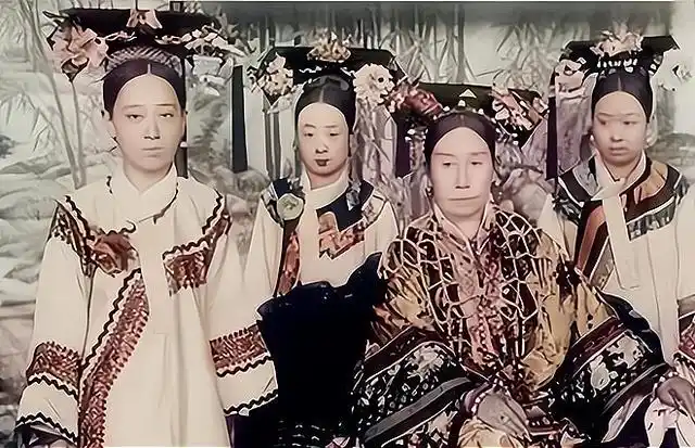 清朝第一美人四格格:黑白照也难掩其美貌,却被慈禧操控一生