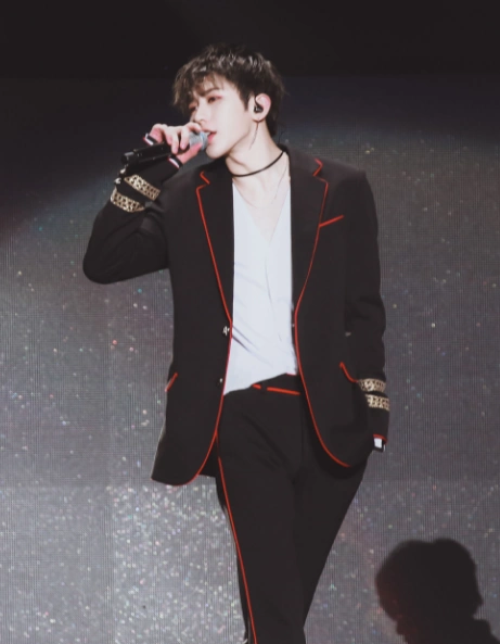 20岁小鲜肉蔡徐坤千万豪宅曝光:外观全部粉色系,少女心满满!