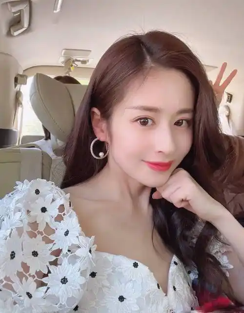 颖儿说自己瘦了十年,最胖时一百三十斤,曾绑两层收腹带睡觉_减肥_女儿