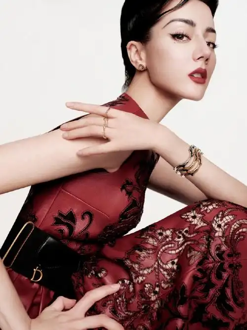 迪丽热巴2023开年大片##迪丽热巴是懂眼神压迫的