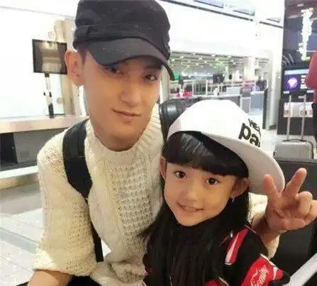 图黄子韬闺女贝贝甜美可爱揭秘韬韬的过往情史