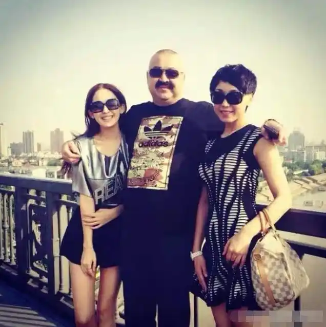 古力娜扎姐姐公开婚讯!未婚夫神似韩国巨星,网友:张翰输了