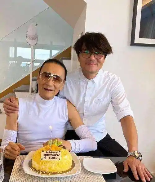 84岁的谢贤,交往五任女友,有过两任妻子,称自己对感情很专一_电视剧