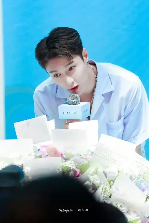 张艺兴蓝色碎盖短发##张艺兴2024世界巡演