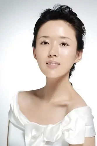 颜丹晨,1978年3月9日生于湖南湘潭,中国内地女演员,2000年毕业于北京