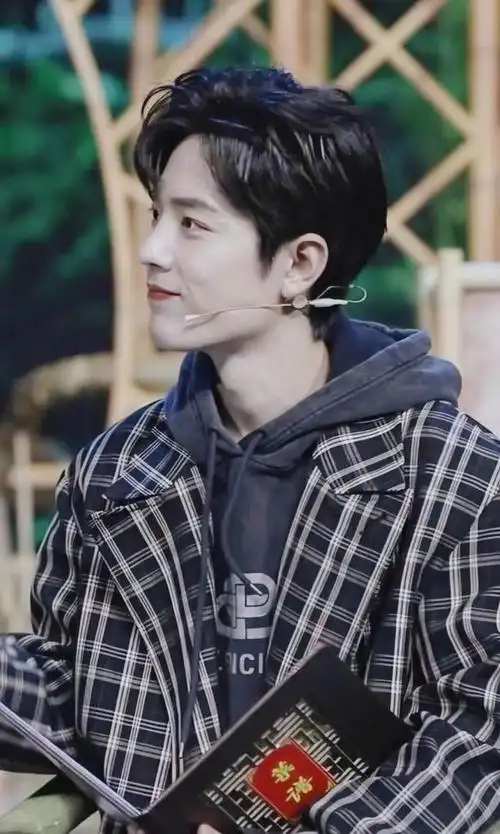 总有人质疑肖战的爆红是靠运气,质疑肖战没实力,不努力,殊不知肖战