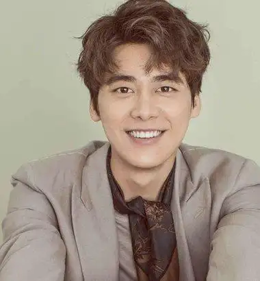 男生适合的李易峰心形刘海 男心形刘海图片