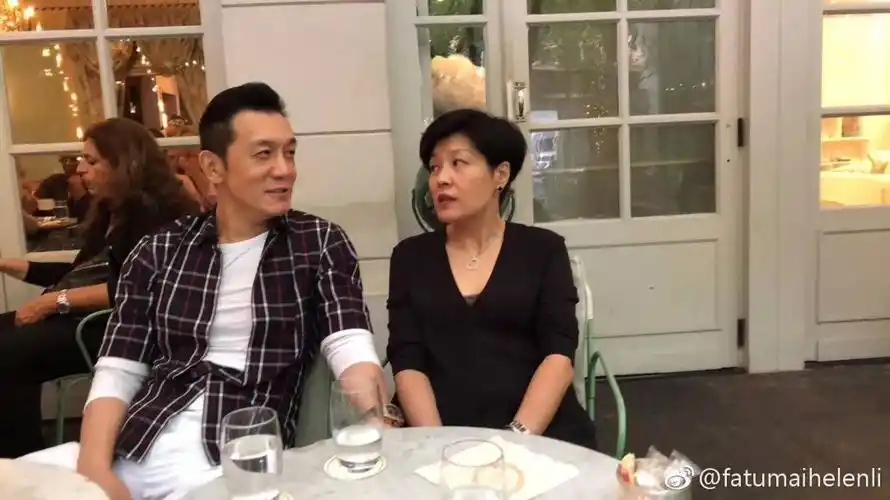 50岁李咏患癌去世,再见"李",已是"咏"别