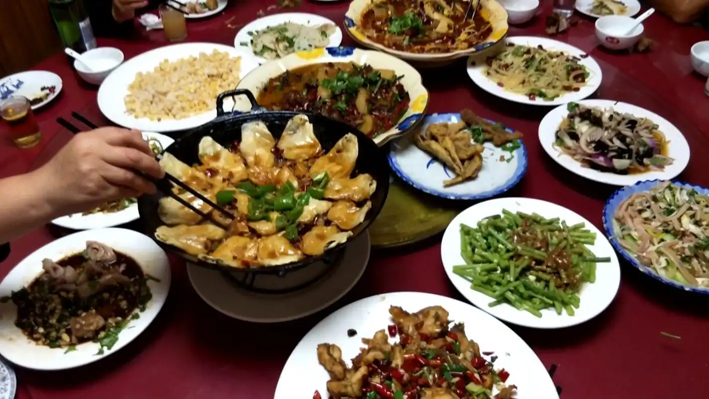 小伙在徐州的饭店吃饭,这量也太大了吧,感觉这一个菜我都吃不完