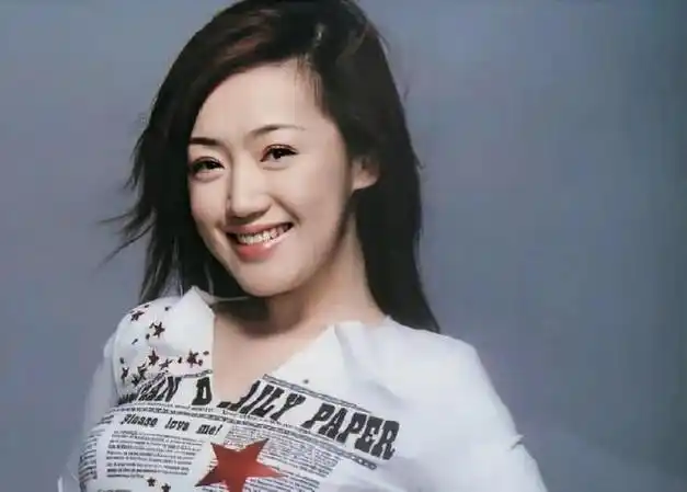 事实证明甩不掉胡歌前女友标签的薛佳凝早已有了别样人生