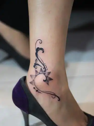 字母脚踝脚部脚链英文女生脚背独角兽纹身图案tag标签:彩绘脚踝脚部小