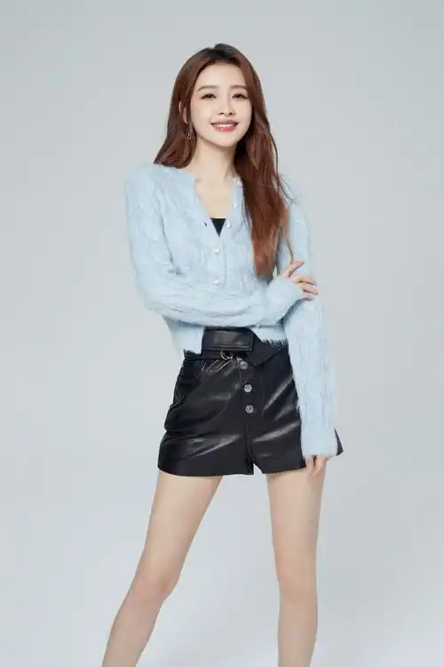 孙怡超话#生活有星意思#夏日氛围感写真掉落91@孙怡微博