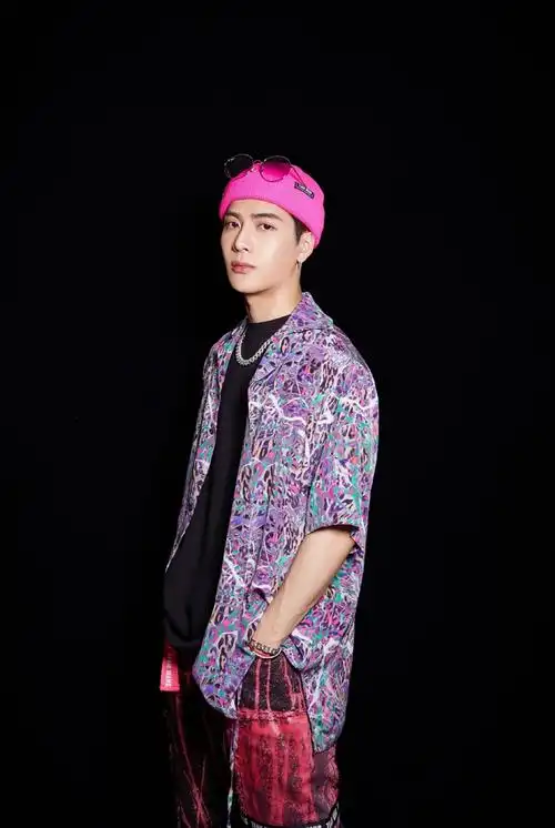 男175标准体重是多少(175cm王嘉尔很会穿) - 青木春