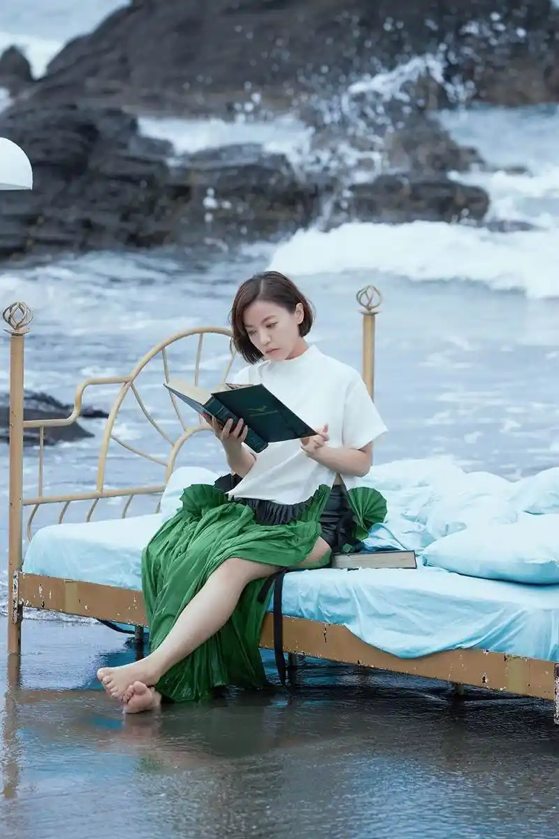 原创为事业太拼!歌手丁当险失明,曾遭逃犯男友劈腿,今37岁仍未婚