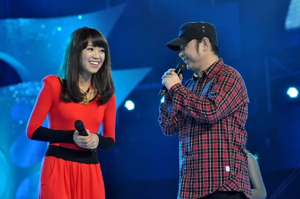 师徒断情!刀郎新专辑引发轩然大波,徒弟云朵为何销声匿迹?