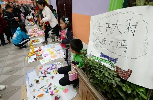 幼儿们"练摊儿"当老板,一个半小时赚2400多元