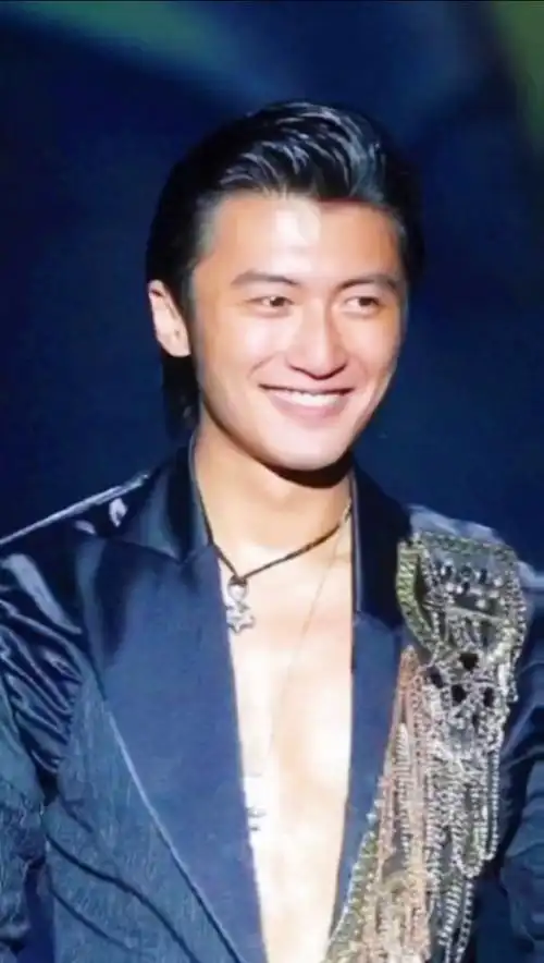 谢霆锋笑起来真的好有魅力