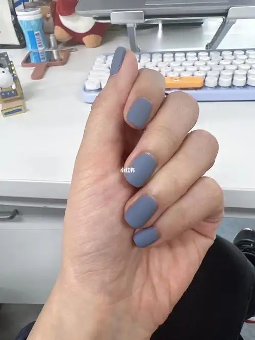 初春纯色雾霾蓝磨砂美甲