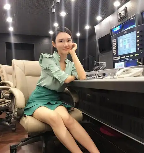 像诗一样美的主持人——龙洋