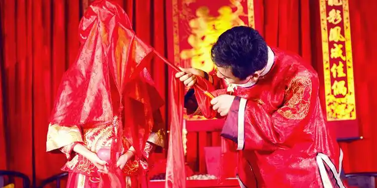 喜庆热烈又不失传统的中式婚礼被越来越多的新人接受,可是想要打造一