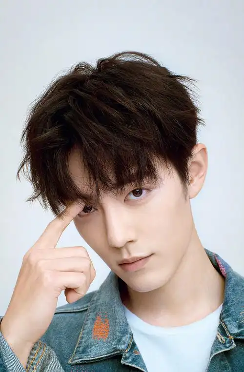 肖战帅气迷人时尚写真大片59