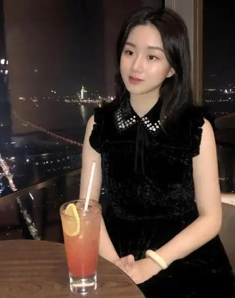 孟非娶了几个老婆(孟非和汪峰虽然其貌不扬,但生的女儿都很漂亮,还都