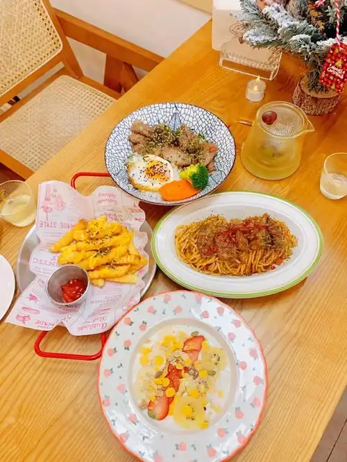 年末聚餐和姐妹约会吃饭拍照当然很开心