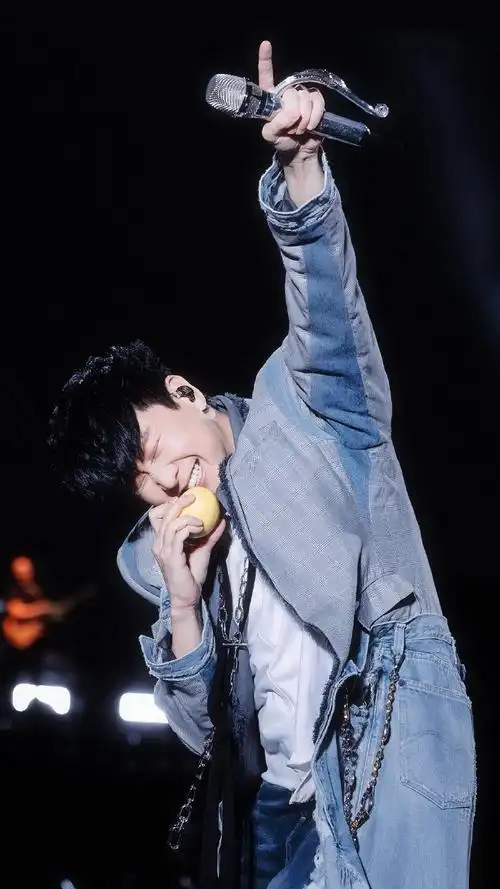 发一组我们超帅的『丹宁』合集@林俊杰