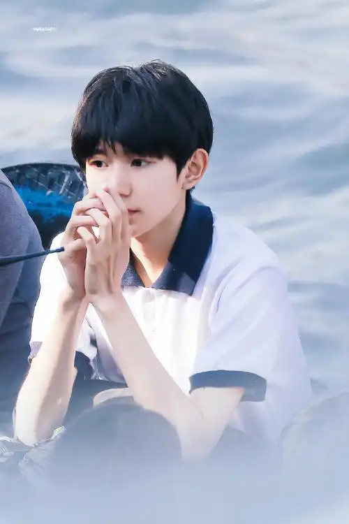 王源23岁且放青山远