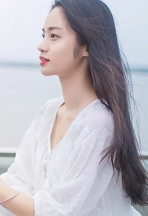 长裙美女初秋海边写真长发飘飘唯美图集